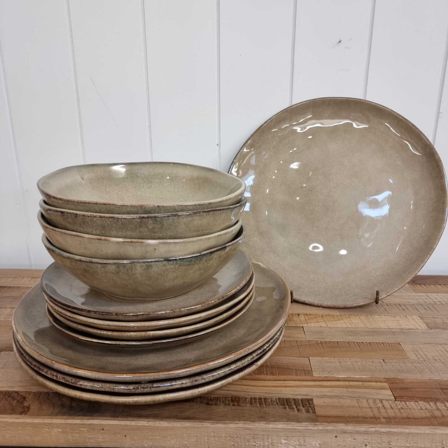 Taupe Reactive Plate Dinner Set