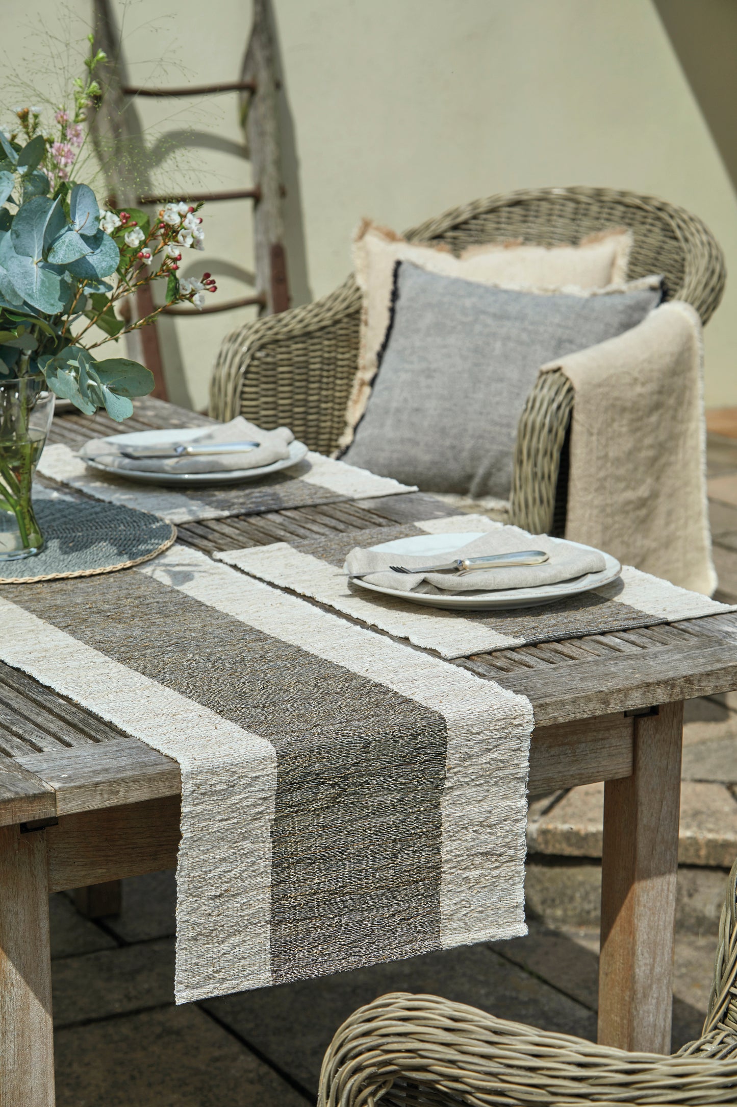 Fragrant Orris Placemat & Runner