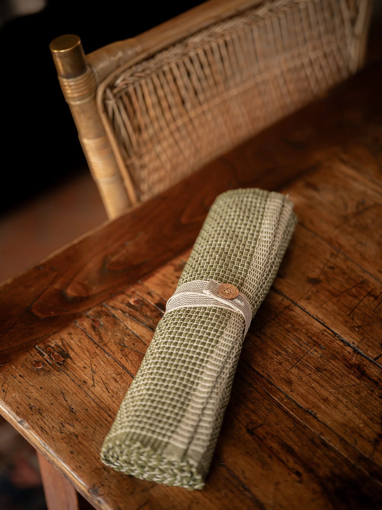 Luxury Woven Tablerunner - Olive